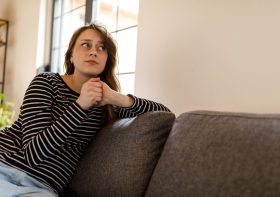 Doctor explains whether cracking your knuckles really gives you arthritis